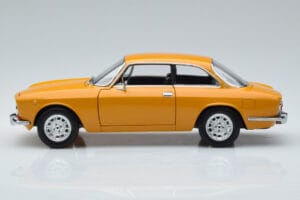 Alfa Romeo 1750 GTV Κίτρινο Norev 1:18 187910 Μέταλλο - εικόνα 4 από 7