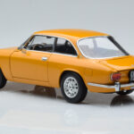 Alfa Romeo 1750 GTV Κίτρινο Norev 1:18 - image 6 of 7