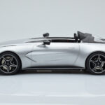 Aston Martin V12 Speedster Ασημί GT Spirit 1:18 - image 3 of 6