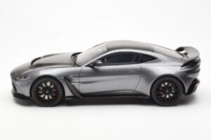 Aston Martin V12 Vantage Magnetic Ασημί GT Spirit 1:18 GT443 Ρητίνη - εικόνα 3 από 6