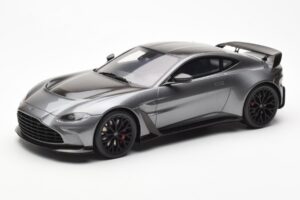 Aston Martin V12 Vantage Magnetic Ασημί GT Spirit 1:18 GT443