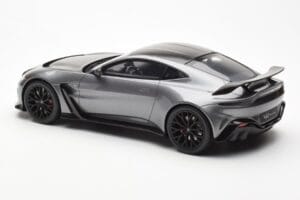 Aston Martin V12 Vantage Magnetic Ασημί GT Spirit 1:18 GT443 Ρητίνη - εικόνα 5 από 6