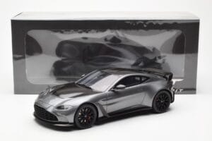 Aston Martin V12 Vantage Magnetic Ασημί GT Spirit 1:18 GT443 Ρητίνη - εικόνα 6 από 6