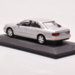 Audi A8 D2 Ασημί Πράσινη Ρίγα Minichamps 1:43 - image 3 of 4
