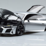 Audi R8 Performance Ασημί Kengfai 1:18 - image 2 of 10