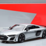 Audi R8 Performance Ασημί Kengfai 1:18 - image 10 of 10