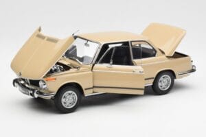 BMW 2002 Ti E10 Sahara Μπεζ Kyosho 1:18 08541BG Μέταλλο - εικόνα 2 από 8