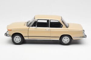 BMW 2002 Ti E10 Sahara Μπεζ Kyosho 1:18 08541BG Μέταλλο - εικόνα 4 από 8