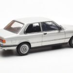BMW 323i E21 Aspen Ασημί AUTOart 1:18 - image 3 of 8