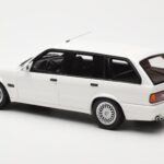 BMW 325i E30 Touring M Package Λευκό Otto 1:18 - image 4 of 5