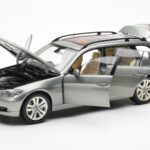BMW 330i E91 Touring Γκρι Metallic Kyosho 1:18 - image 2 of 8