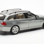 BMW 330i E91 Touring Γκρι Metallic Kyosho 1:18 - image 3 of 8