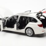 BMW 335i F31 Touring Alpine Λευκό Paragon 1:18 - image 5 of 8