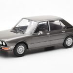 BMW 520i E28 Γκρι MCG 1:18