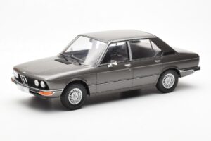 BMW 520i E28 Γκρι MCG 1:18 MCG18121