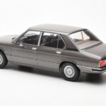 BMW 520i E28 Γκρι MCG 1:18 - image 5 of 6