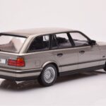 BMW 530i E34 Touring Γκρι Μεταλλικό MCG 1:18 - image 2 of 6