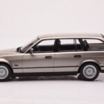 BMW 530i E34 Touring Γκρι Μεταλλικό MCG 1:18 - image 3 of 6