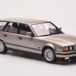 BMW 530i E34 Touring Γκρι Μεταλλικό MCG 1:18 - image 4 of 6