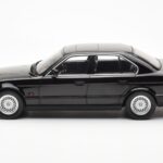 BMW 540i E34 Μαύρο Metallic MCG 1:18 - image 3 of 6