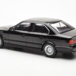 BMW 540i E34 Μαύρο Metallic MCG 1:18 - image 5 of 6