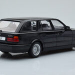 BMW 540i E34 Touring Μαύρο Μεταλλικό MCG 1:18 - image 2 of 6
