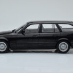 BMW 540i E34 Touring Μαύρο Μεταλλικό MCG 1:18 - image 3 of 6