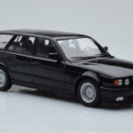 BMW 540i E34 Touring Μαύρο Μεταλλικό MCG 1:18 - image 4 of 6