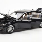 BMW 750Li F02 Facelift Carbon Μαύρο Kyosho 1:18 - image 2 of 8