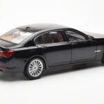 BMW 750Li F02 Facelift Carbon Μαύρο Kyosho 1:18 - image 3 of 8