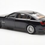 BMW 750Li F02 Facelift Carbon Μαύρο Kyosho 1:18 - image 7 of 8