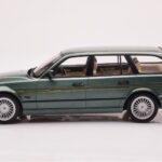 BMW Alpina B10 E34 Touring Σκούρο Πράσινο MCG 1:18 - image 3 of 6