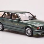 BMW Alpina B10 E34 Touring Σκούρο Πράσινο MCG 1:18 - image 4 of 6