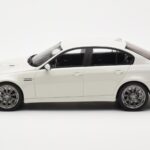 BMW M3 E90 Sedan Λευκό GT Spirit 1:18 - image 3 of 6