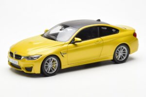 BMW M4 F82 Austin Κίτρινο Metallic Paragon 1:18