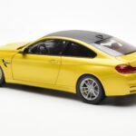 BMW M4 F82 Austin Κίτρινο Metallic Paragon 1:18 - image 7 of 8