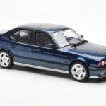 BMW M5 E34 Μπλε Metallic Otto 1:18 - image 4 of 6
