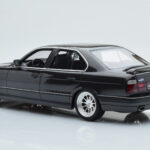 BMW M5 E34 Hartge Μαύρο Otto 1:18 - image 4 of 6