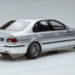 BMW M5 E39 Ασημί Otto 1:18 - image 2 of 7