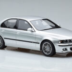 BMW M5 E39 Ασημί Otto 1:18 - image 4 of 7