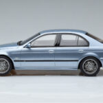 BMW M5 E39 Silverwater Μπλε Otto 1:18 - image 3 of 6