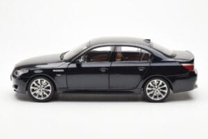 BMW M5 E60 Carbon Μαύρο Kyosho 1:18 08593BK Μέταλλο - εικόνα 4 από 8