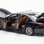 BMW M5 E60 Carbon Μαύρο Kyosho 1:18 - image 5 of 8