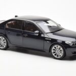BMW M5 E60 Carbon Μαύρο Kyosho 1:18 - image 6 of 8