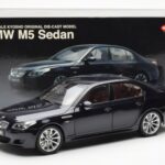 BMW M5 E60 Carbon Μαύρο Kyosho 1:18 - image 8 of 8