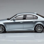 BMW M5 E60 Ασημί Otto 1:18 - image 3 of 6