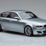 BMW M5 E60 Ασημί Otto 1:18 - image 4 of 6