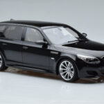 BMW M5 E61 Touring Μαύρο Otto 1:18 - image 4 of 6