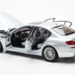 BMW M5 F10 Silverstone Ασημί Paragon 1:18 80432186353 - image 5 of 8