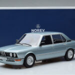 BMW M535i E12 Μπλε Norev 1:18 - image 6 of 6